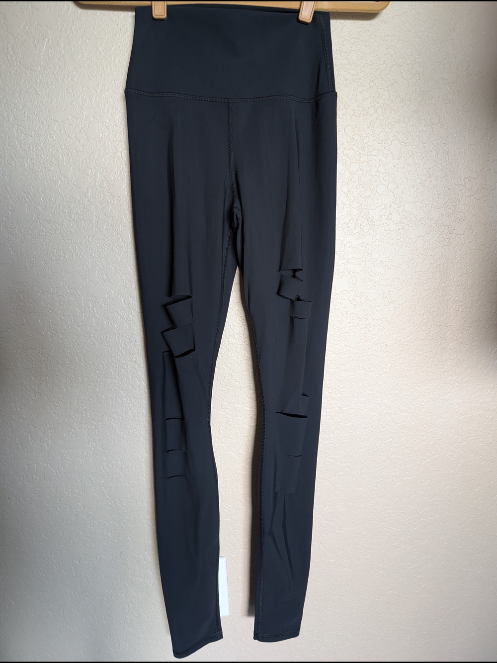 NWOT ALO Yoga Black Ripped Warrior High-Rise Leggings - Picture 2 of 8